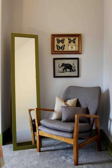 Burton  Lincoln Apartment Freshly Renovated Common Views מראה חיצוני תמונה